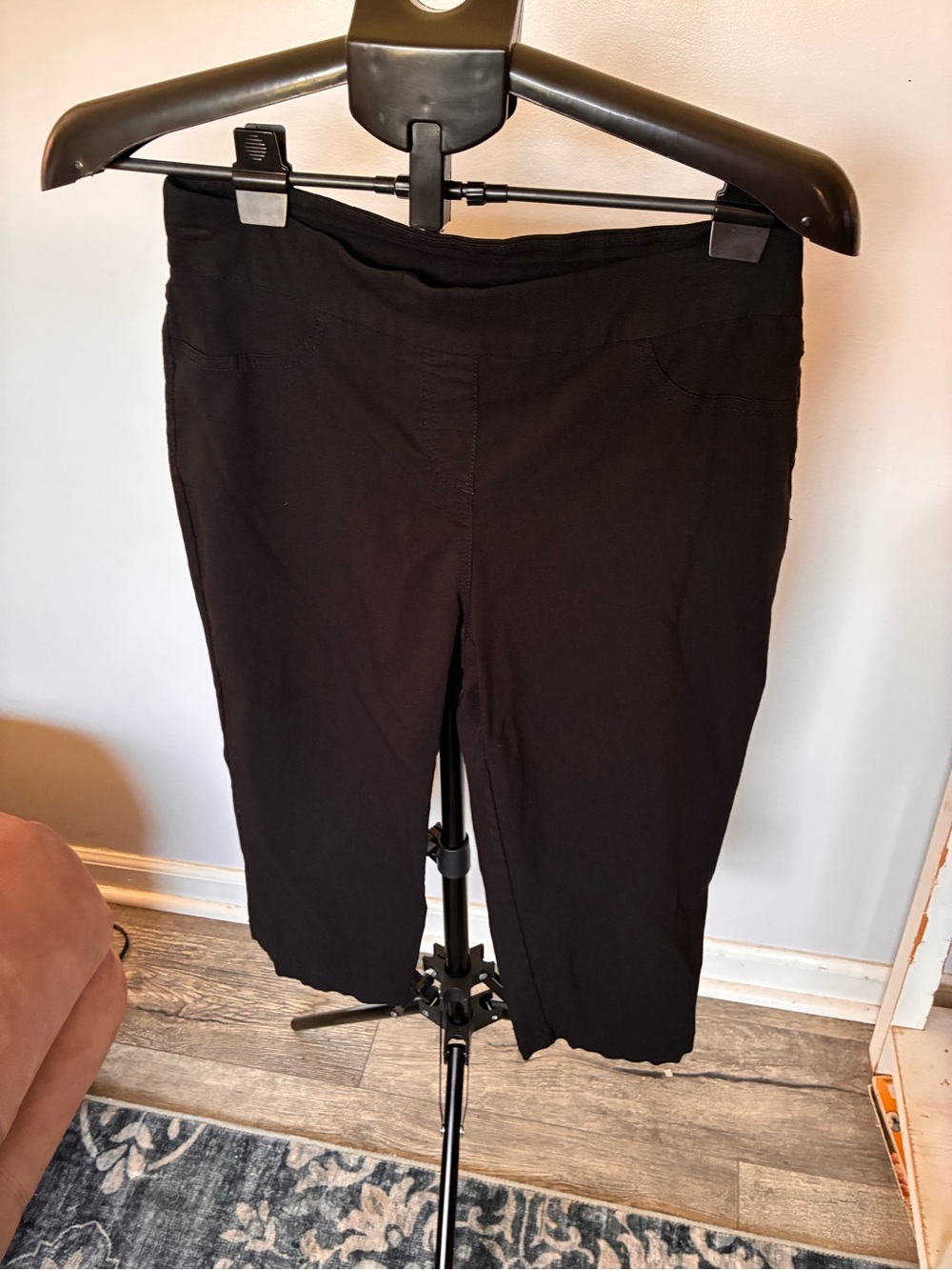 Kim Rogers Black Stretch Pull-On Capri Pants